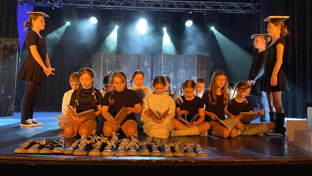 Gostyń. Premiera spektaklu, który przygotował teatr dziecięcy Nocne Marki ze Szkoły Podstawowej im. Marii Montessori