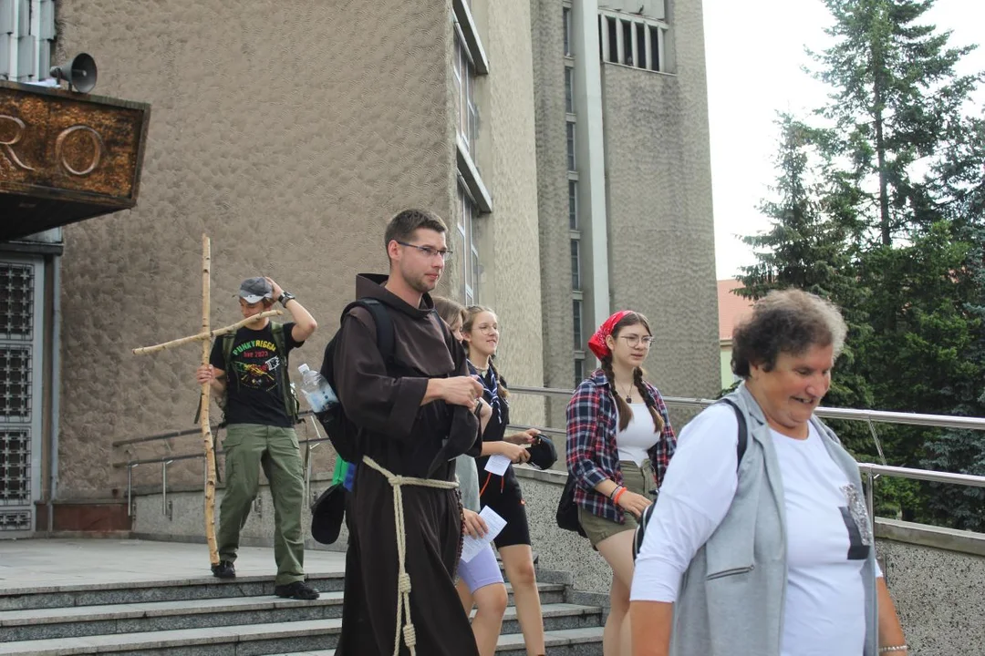 Harcerze z hufca ZHP Jarocin wraz z sympatykami wyruszyli na pielgrzymkę do Borku Wlkp.