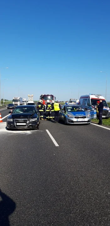 Pijana kobieta z dwójką dzieci uciekała przed policją. Doprowadziła do zderzenia