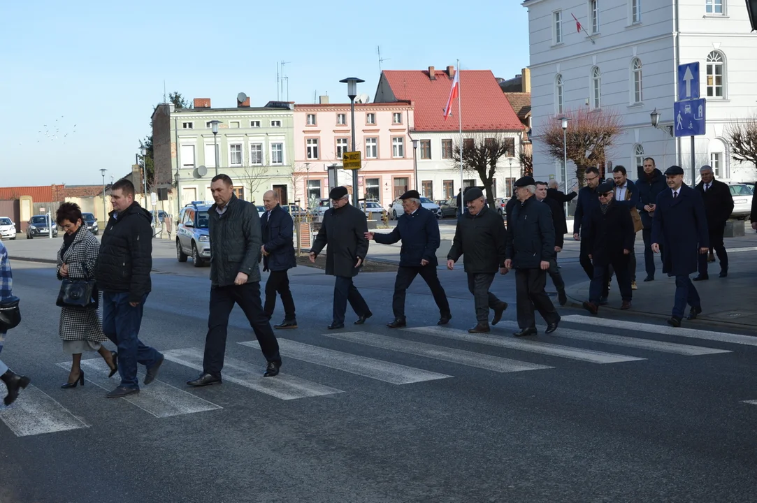 Otwarcie rynku w Jutrosinie z udziałem przedstawicieli samorządów, wojewody i parlamentu