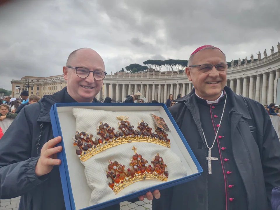 Papież pobłogosławił korony obrazu ze Smolic