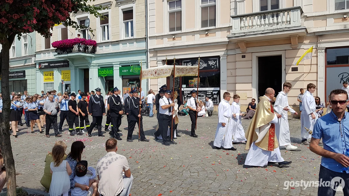 Gostyń - Boże Ciało 2023 - procesja ulicami miasta