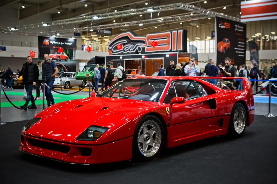 Porsche, zabytkowe mercedesy i amerykańskie ciężarówki. Retro Motor Show 2024 - Zdjęcie główne