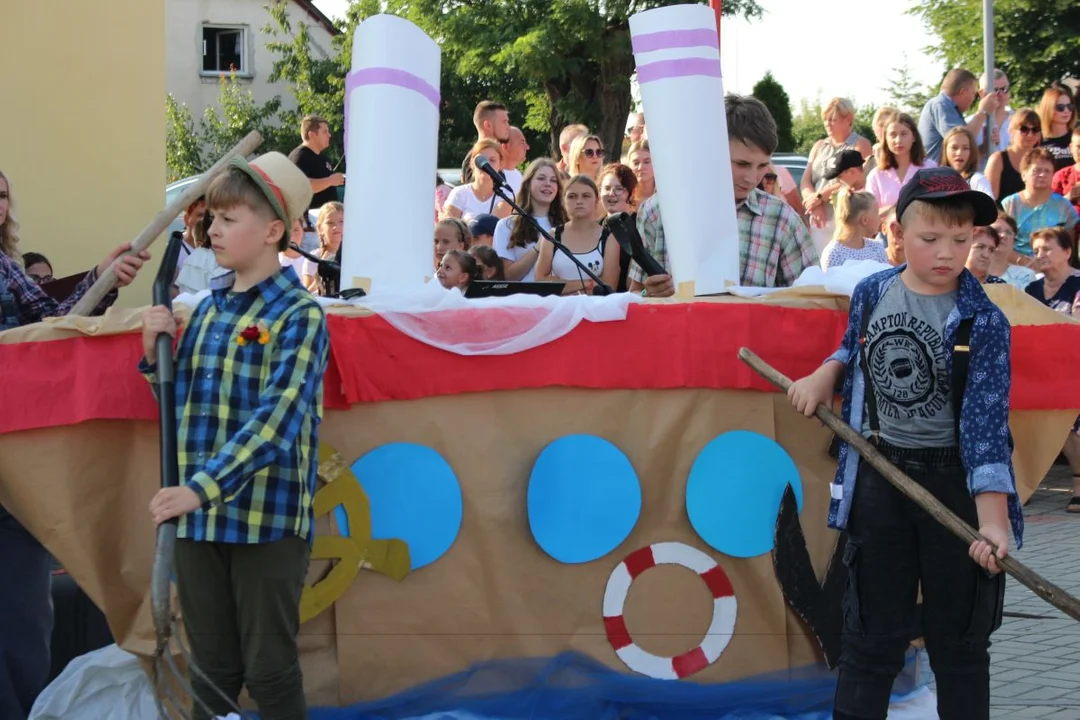 Tłumy na dożynkach wiejskich w Twardowie