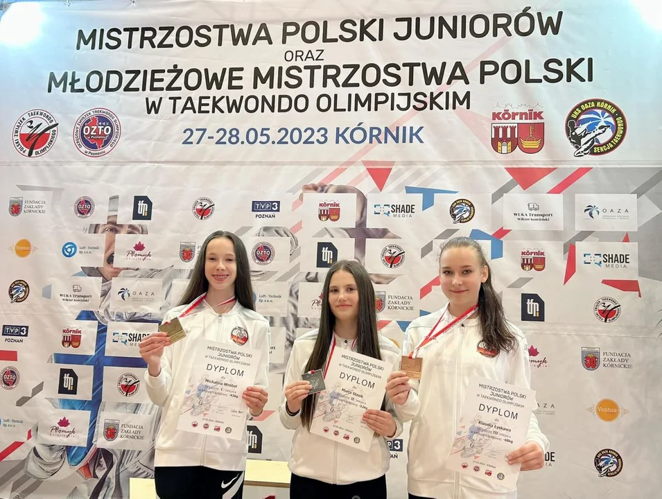 Medalistki Mistrzostw Polski Juniorów i Młodzieżowych MIstrzostw Polski w taekwnodo olimpijskim z MUKS BIałe Tygrysy Jarocin