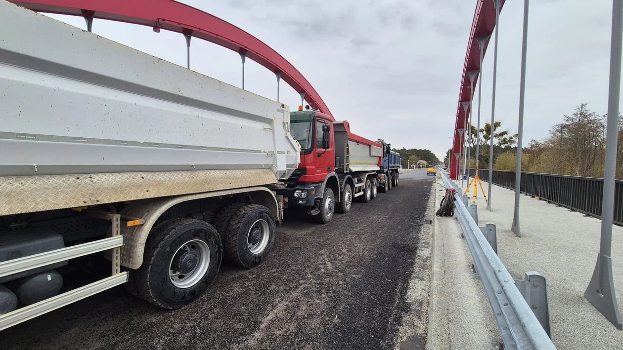 Budowa nowoczesnego mostu w Ślesinie dobiega końca