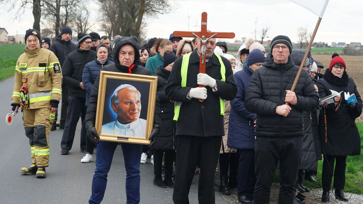 Procesja papieska w Bodzewku Drugim