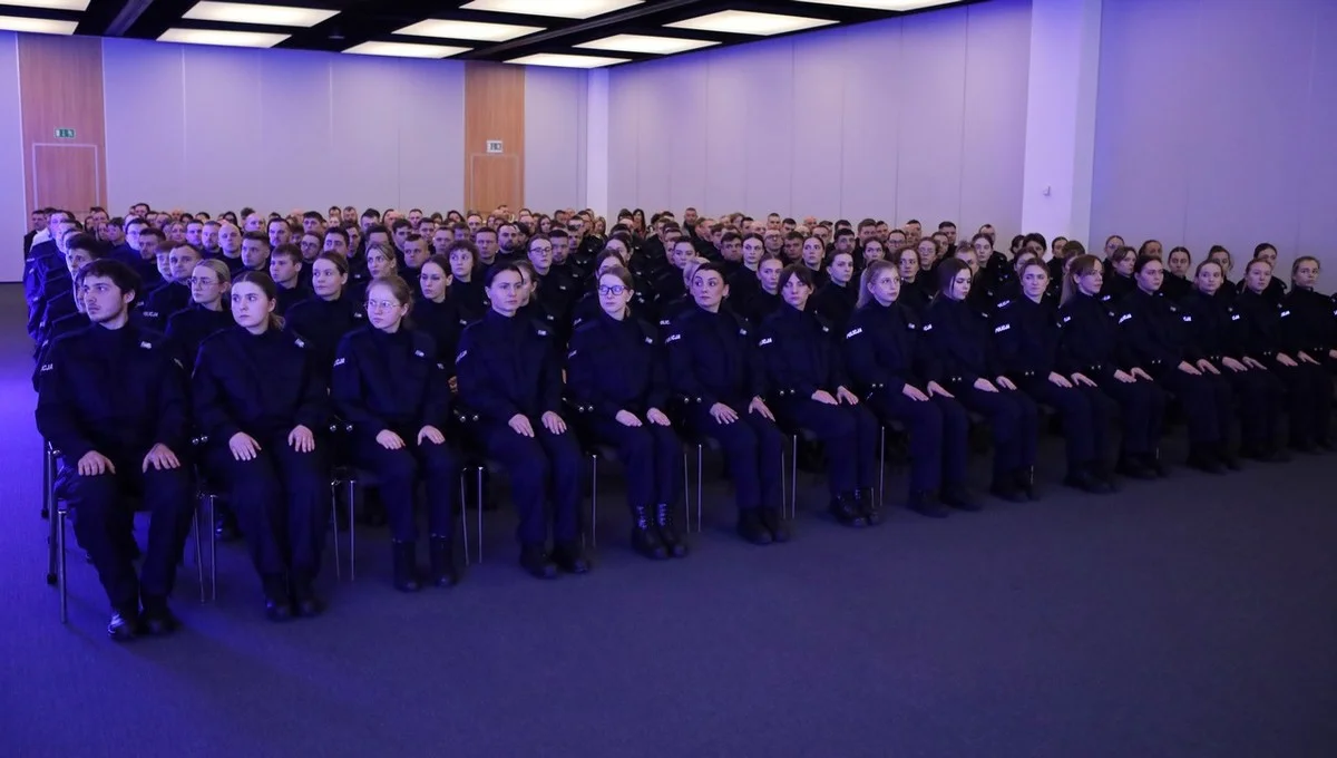 Ślubowanie i awanse pleszewskich policjantów na uroczystości w Poznaniu - Zdjęcie główne