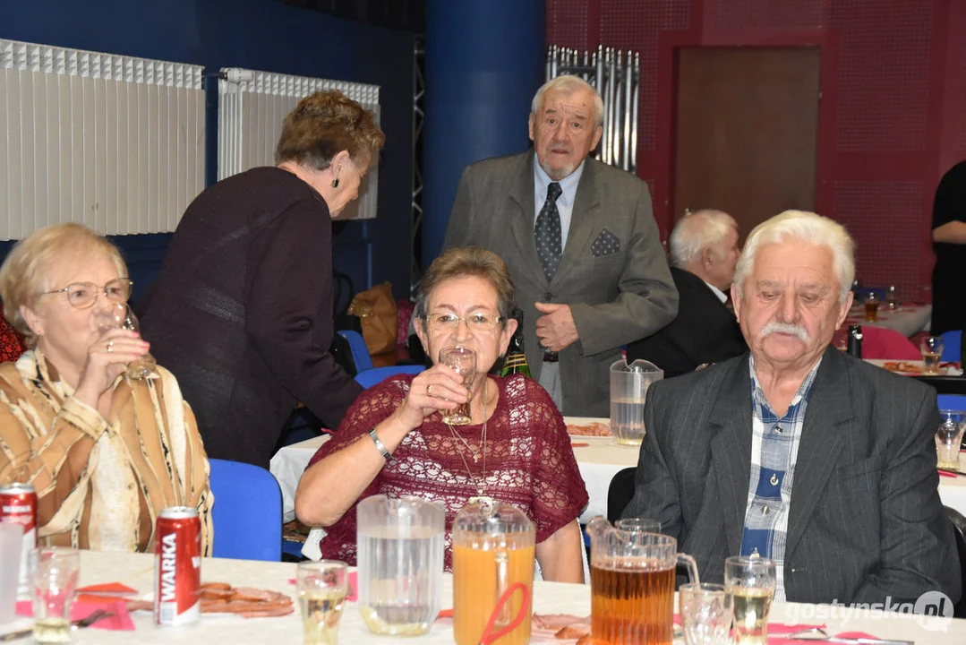 Gostyńscy seniorzy bawili się na andrzejkach w GOK Hutnik