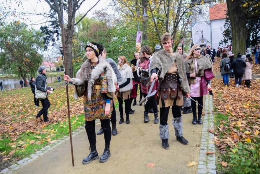 Około 100 aktorów i statystów wystąpiło w inscenizacji legendy o św. Marcinie w Jarocinie [ZDJĘCIA] - Zdjęcie główne