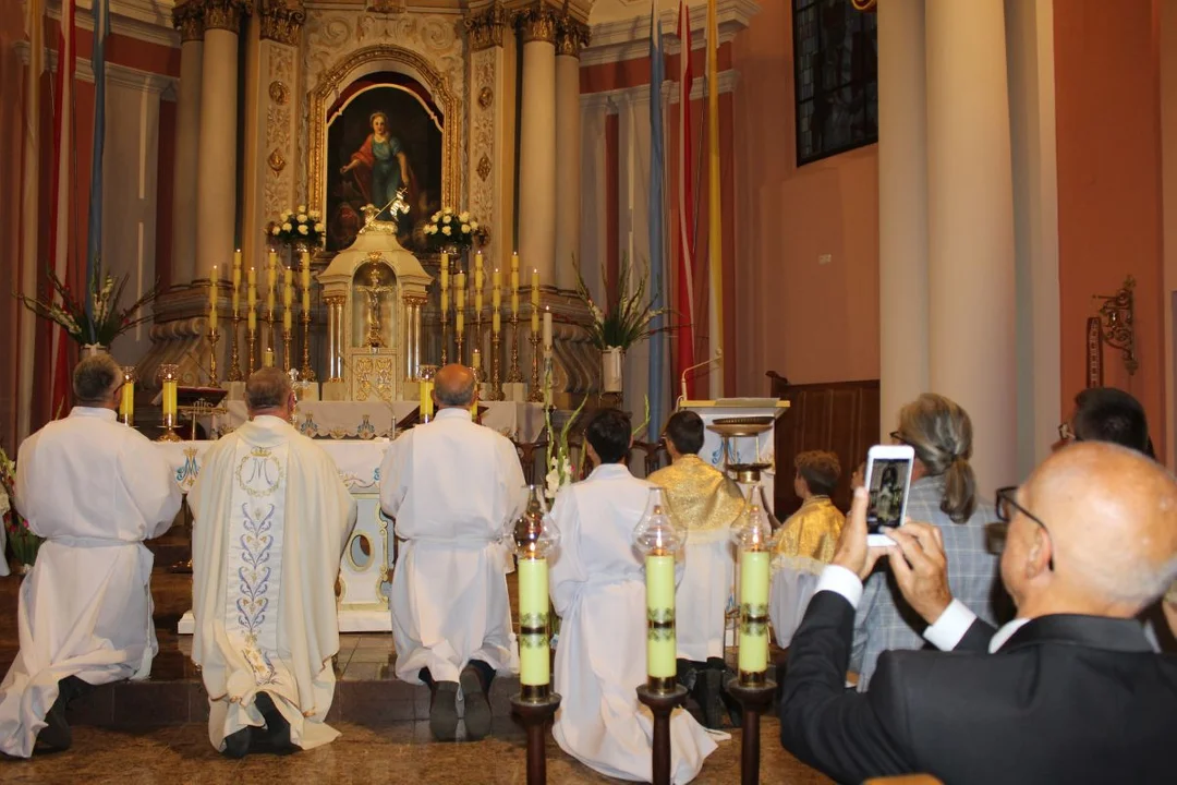 Uroczystość Matki Bożej Cieleckiej w parafii św. Małgorzaty w Cielczy z zawierzeniem KGW z gminy Jarocin