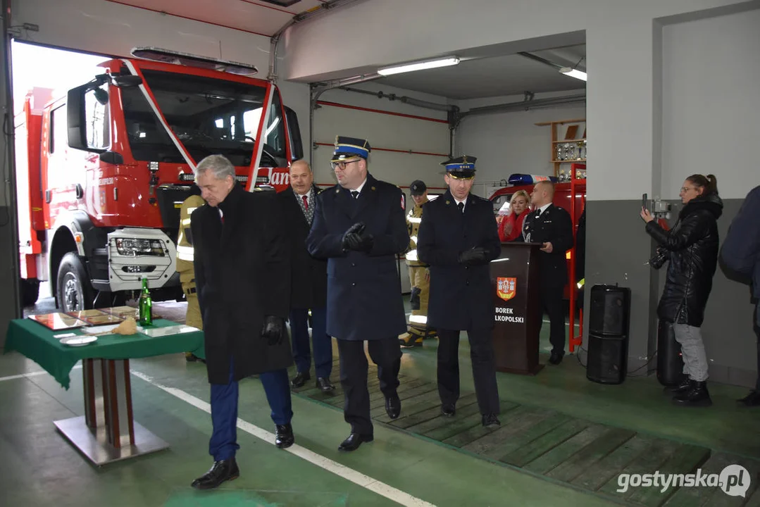 "Ochrzczono" nowy samochód strażacki dla OSP Borek Wlkp. Otrzymał imię "Jan"