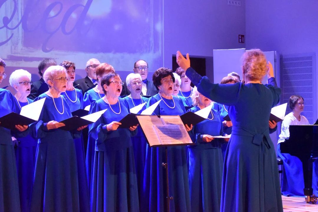 Chór „Lutnia” świętuje 130-lecie. Obchody roku jubileuszowego zespół rozpoczął wzruszającym koncertem kolęd - Zdjęcie główne