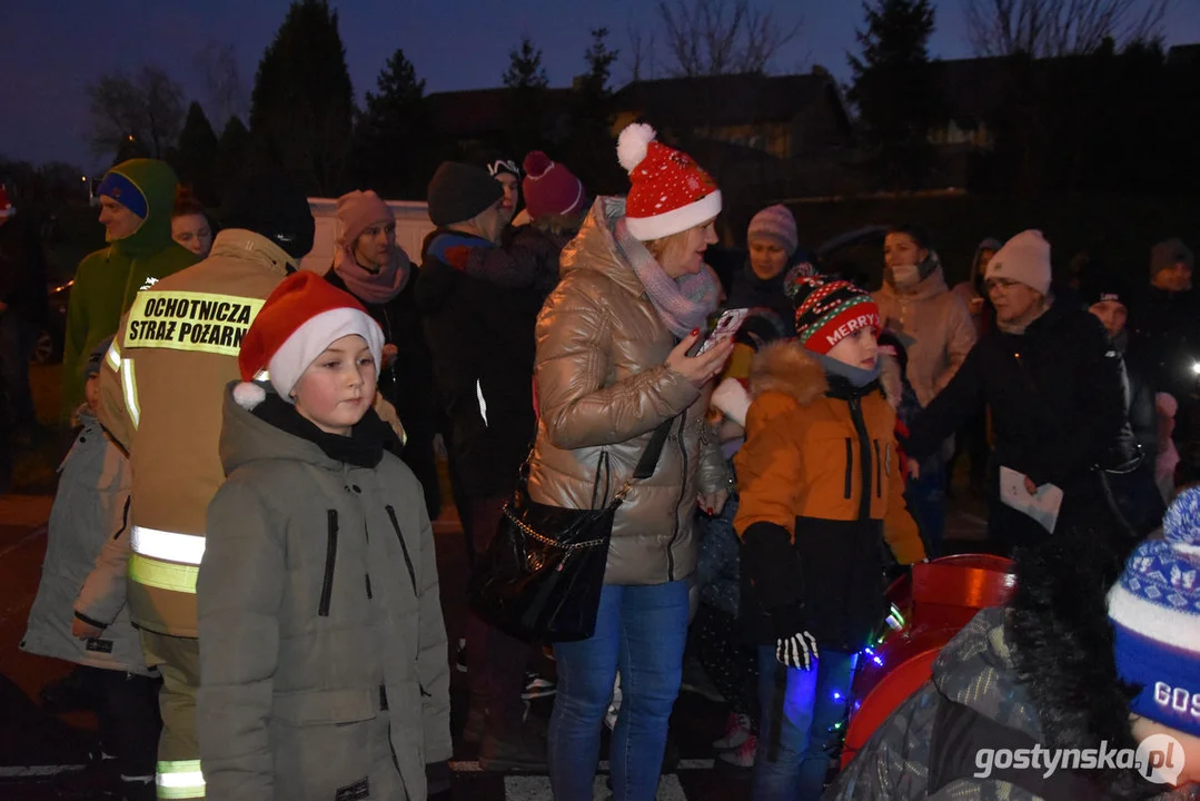 Święty Mikołaj rozdawał prezenty na Osiedlu Prawobrzeżnego Gostynia