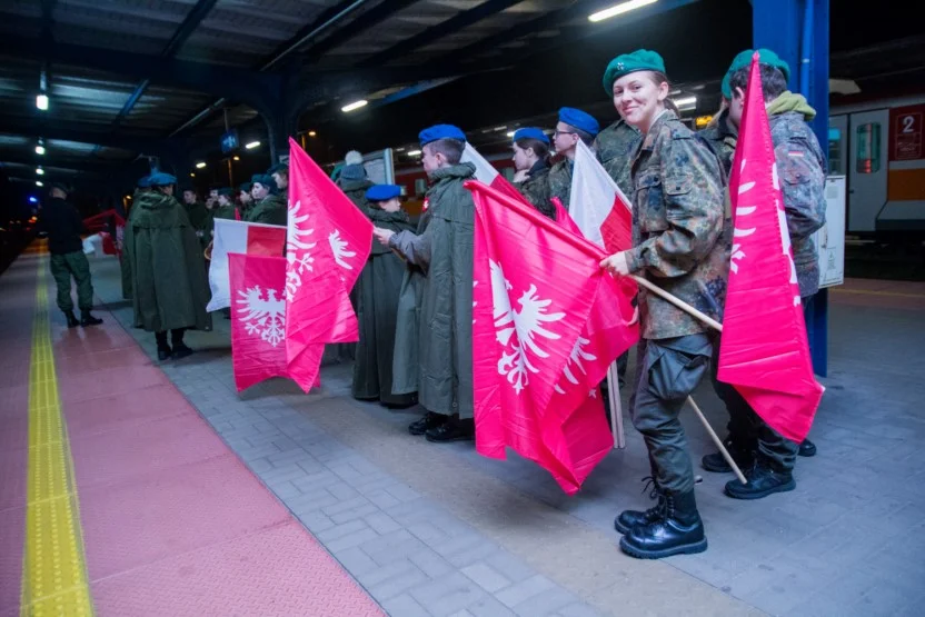 "Obudzić śpiących". Akcja na dworcu  kolejowym w Jarocinie