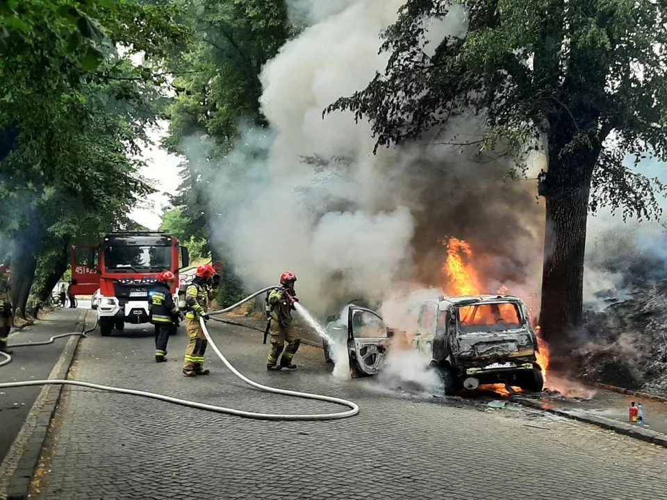 Pożar samochodu w Jarocinie. To już drugi dzisiaj [ZDJĘCIA] - Zdjęcie główne
