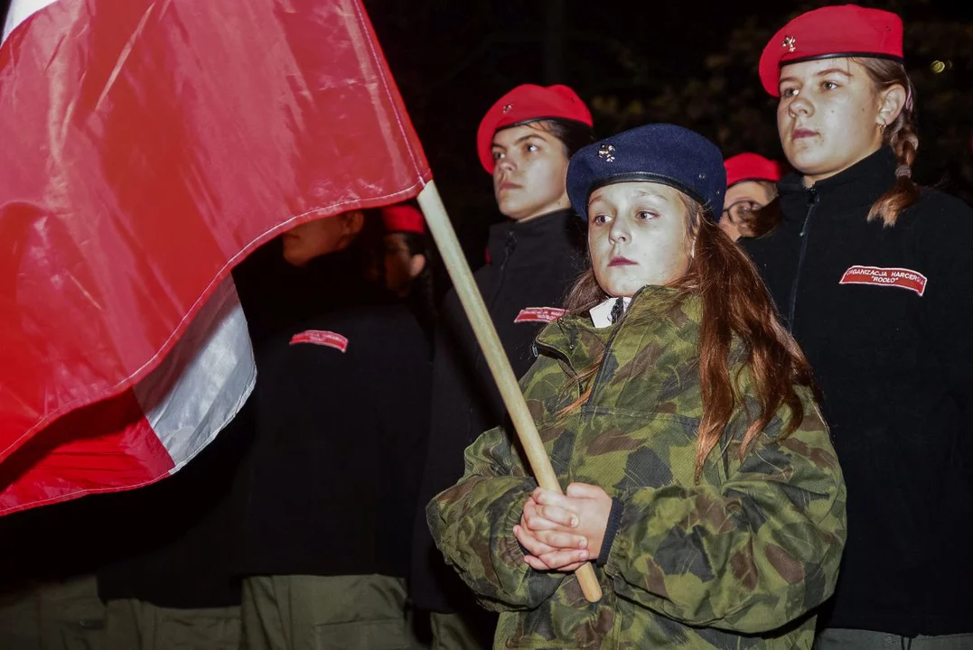 Obchody Święta Niepodległości w Jarocinie. Capstrzyk w parku mjr. Zbigniewa hr. Ostroroga-Gorzeńskiego