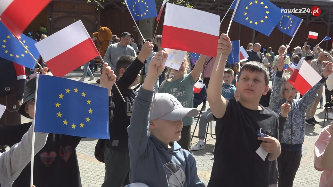 Tłumy na pikniku europejskim w Rawiczu - Zdjęcie główne