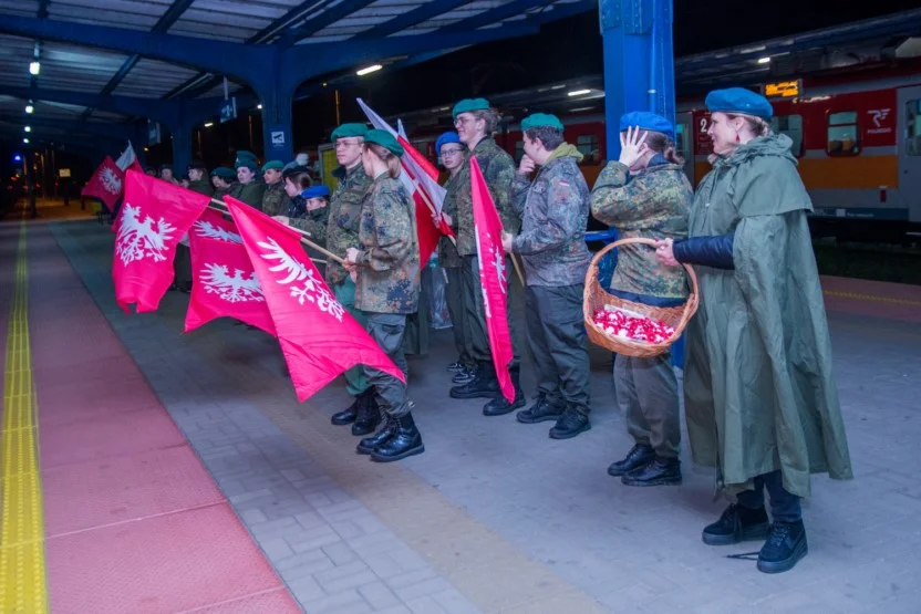 "Obudzić śpiących". Akcja na dworcu  kolejowym w Jarocinie