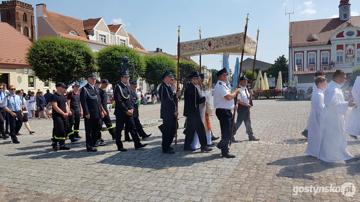 Gostyń - Boże Ciało 2023 - procesja ulicami miasta