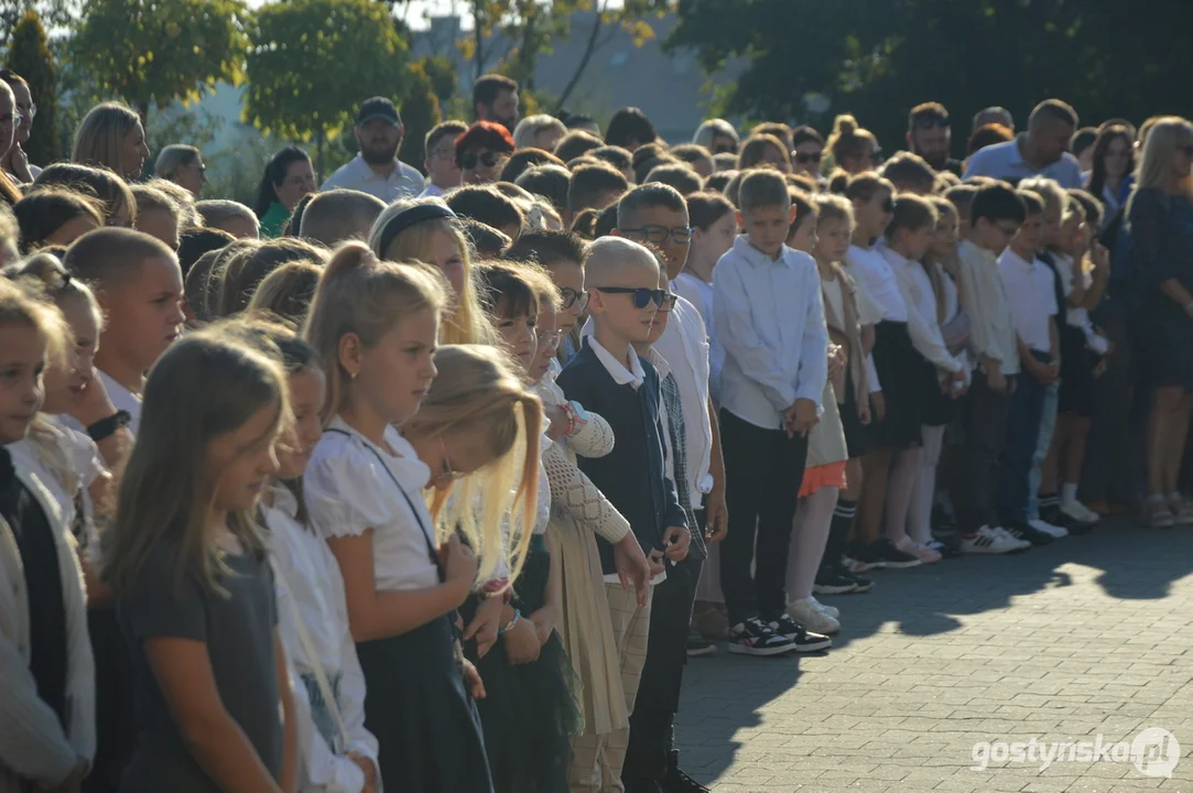 Rozpoczęcie roku szkolnego w szkole podstawowej nr 3 im. Przemysława II w Gostyniu