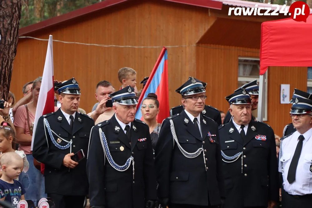 Ślubowanie i pasowanie na strażaka - członka MDP w Brennie (powiat leszczyński)