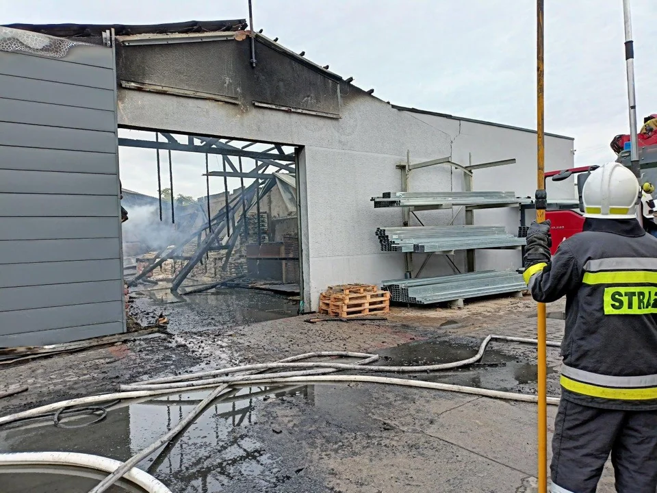 Krotoszyn. Pożar hali magazynowej