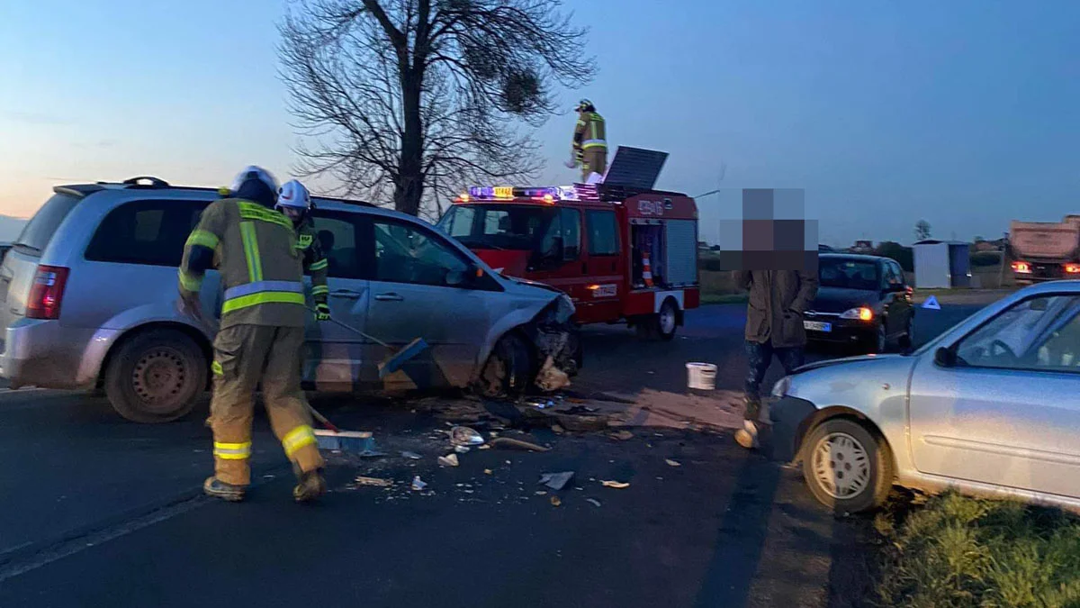 Kolizja na trasie Bodzewo - Bodzewko Drugie. Wyglądało groźnie... - Zdjęcie główne