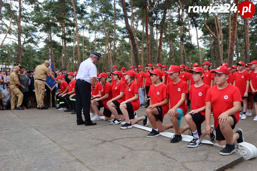 Ślubowanie i pasowanie na strażaka - członka MDP w Brennie (powiat leszczyński)