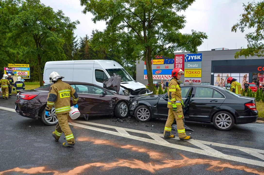 Zderzenie trzech aut ul. Powstańców Wlkp. Jarocin