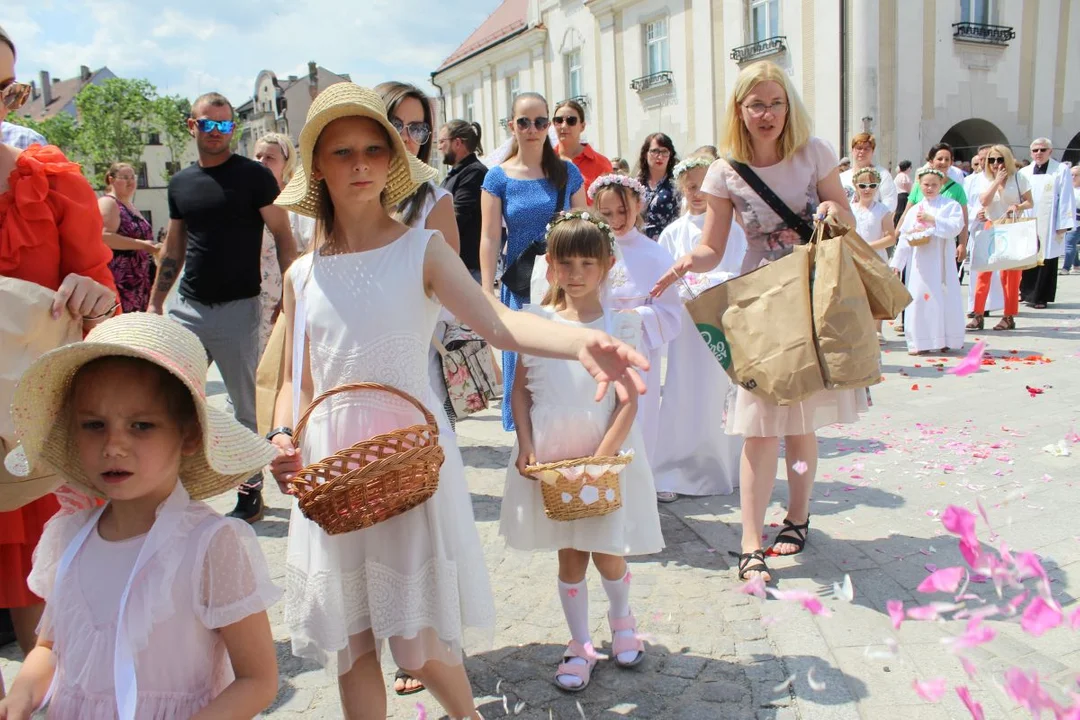 Boże Ciało w Jarocinie. Procesja z parafii św. Marcina do Chrystusa Króla