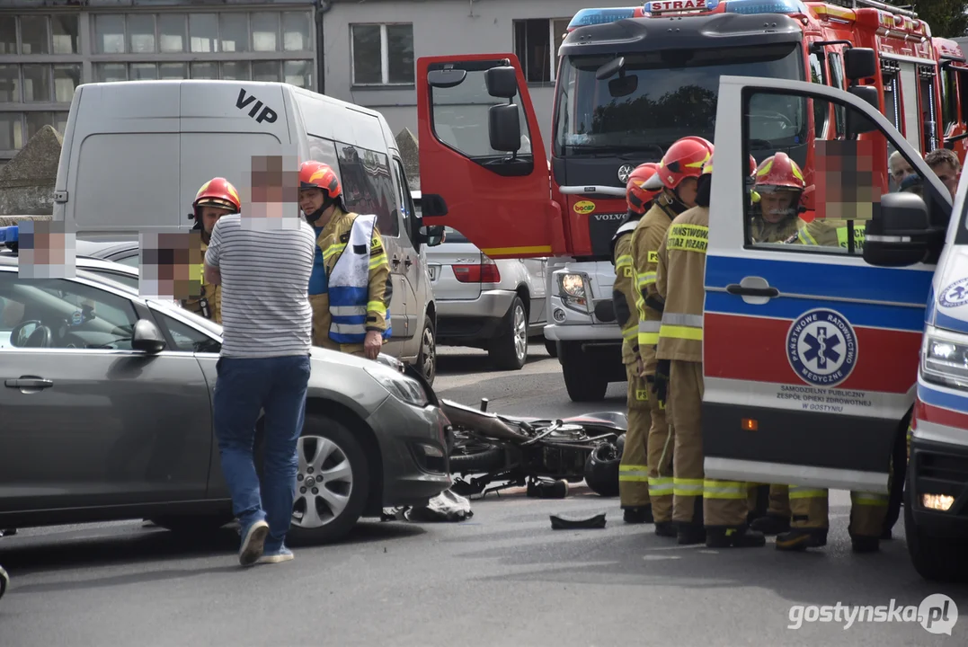 Zderzenie motoroweru z samochodem w Karolewie