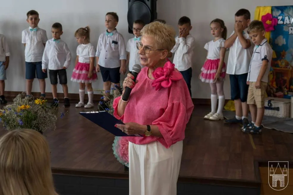 Podczas zakończenia roku w przedszkolu w Golinie odbyło się pożegnanie wieloletniej dyrektor placówki [ZDJĘCIA] - Zdjęcie główne