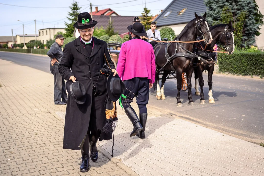 Wesele biskupiańskie Michała i Marty Chudych w Sikorzynie