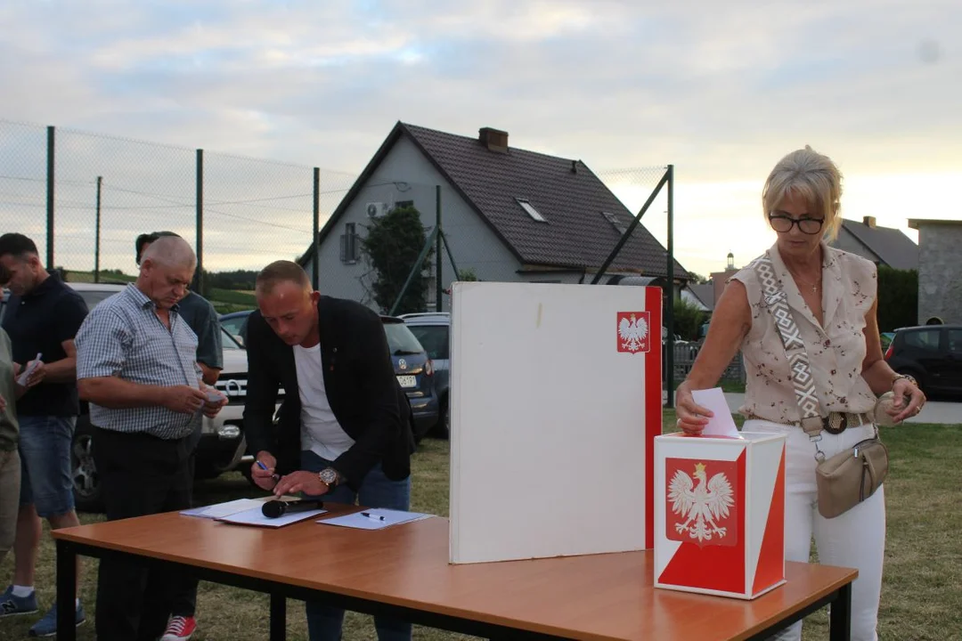 Po trzech tygodniach chciano odwołać sołtyskę Brzóstkowa. Zaskakujący wynik zebrania wiejskiego