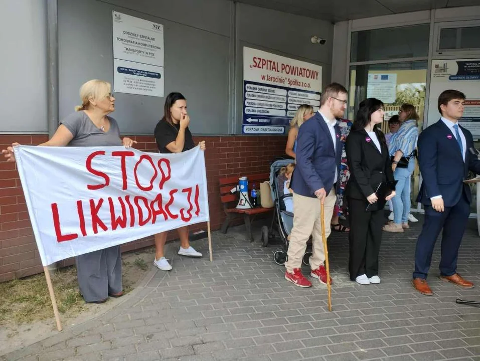 Protest przed Szpitalem Powiatowym w Jarocinie