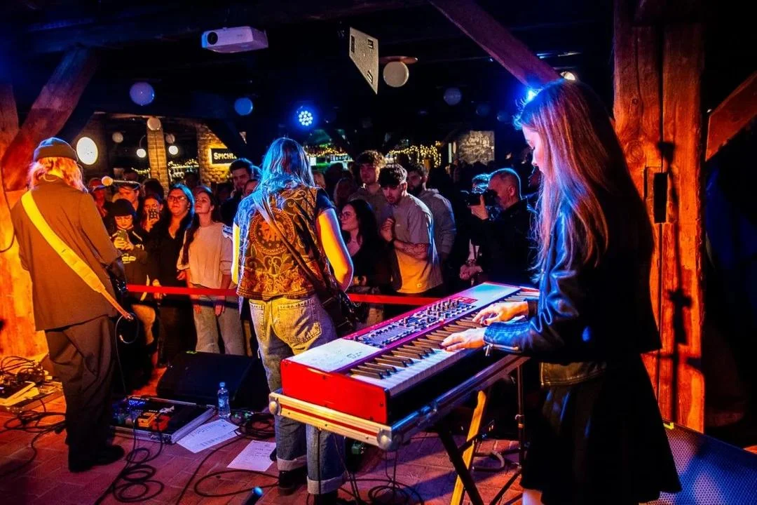 Nowe centrum kultury lokalnej dzięki remontowi ośrodka kultury, stworzeniu Spichlerza Polskiego Rocka, nowego Muzeum Regionalnego i Kamienicy Kultury.