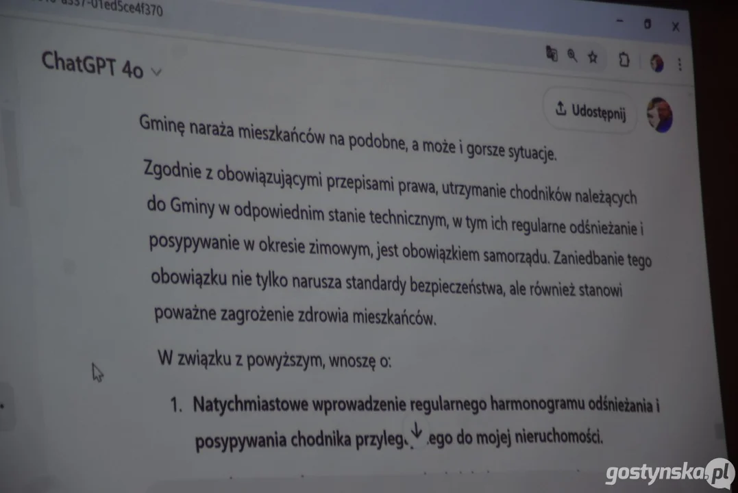 Krobscy seniorzy poznawali tajniki sztucznej inteligencji i ChatGPT