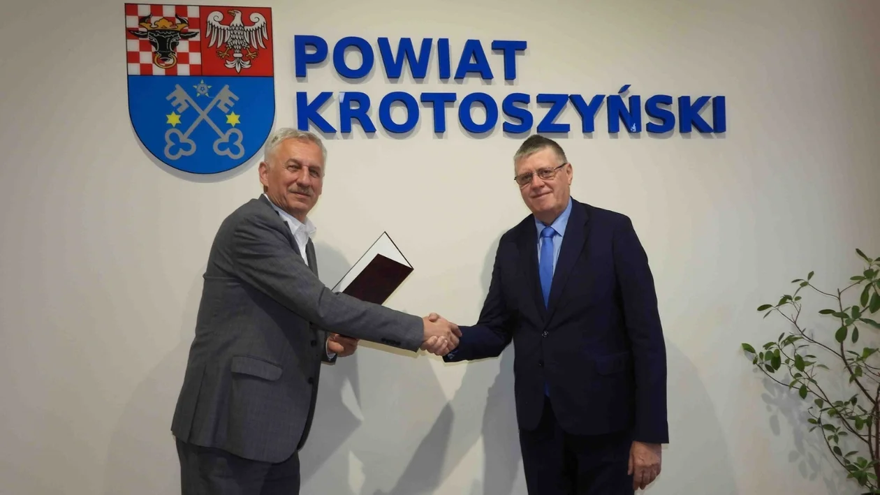 Były komendant strażaków został starostą krotoszyńskim. Tak wyglądał jego dzień [ZDJĘCIA]