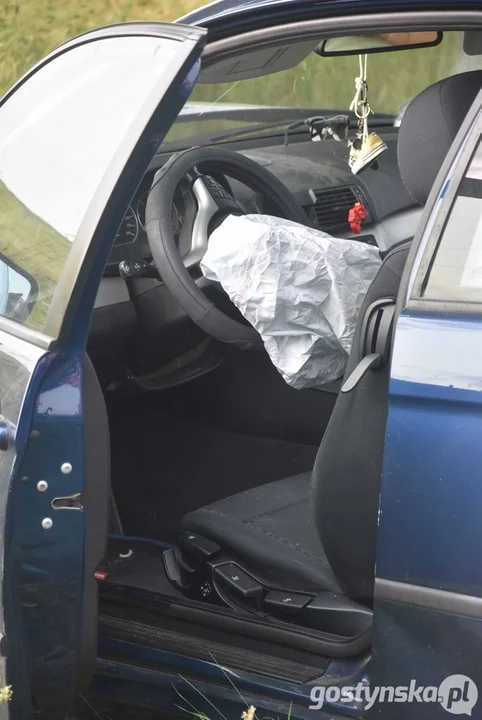 Zderzenie BMW z mazdą na DW434 w Starej Krobi