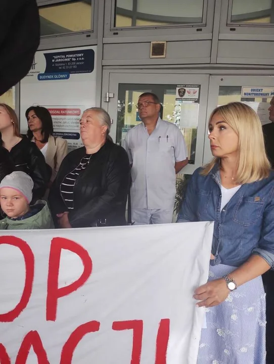 Protest wobec likwidacji położnictwa i oddziału noworodkowego w jarocińskim szpitalu