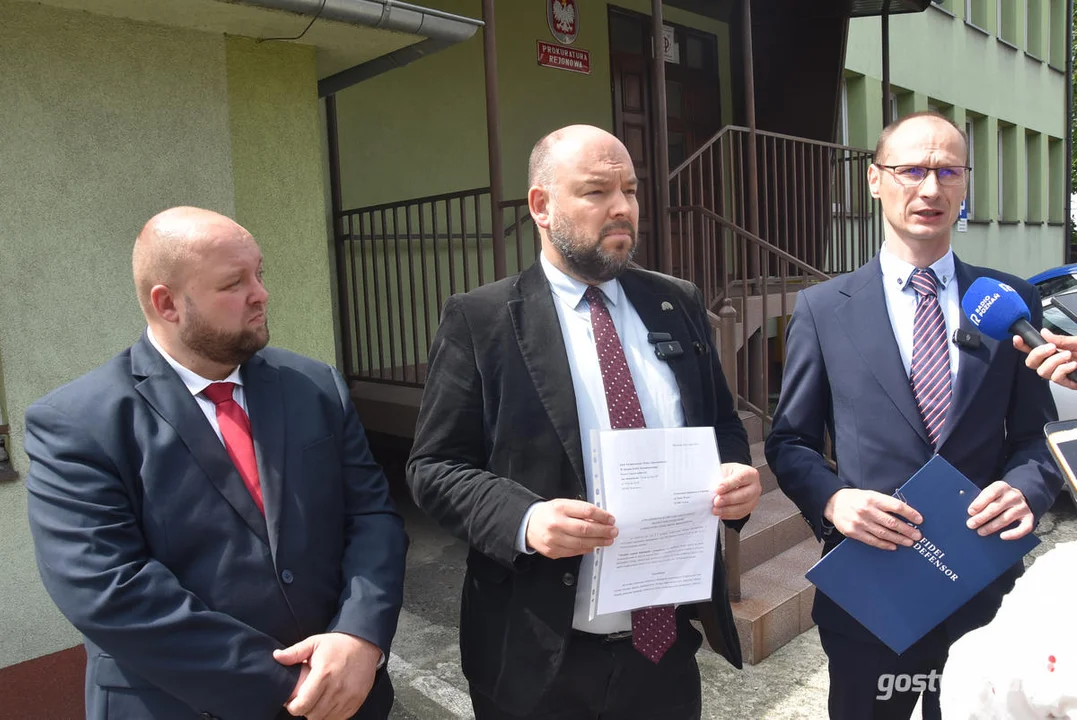Konferencja prasowa klubu parlamentarnego Prawa i Sprawiedliwości w sprawie podpalenia krzyży na Bangarang Festival