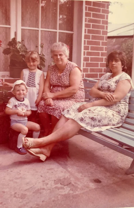 Pani Barbara Bazarnik z mamą i swoimi dziećmi
