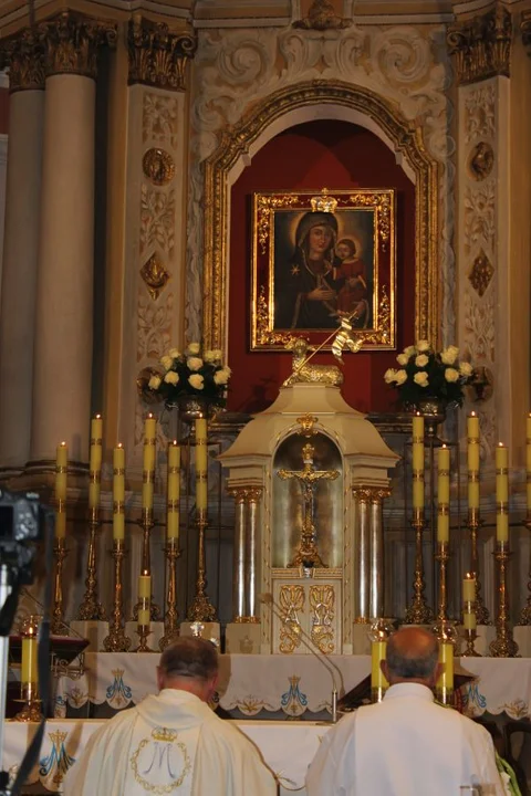 Uroczystość Matki Bożej Cieleckiej w parafii św. Małgorzaty w Cielczy z zawierzeniem KGW z gminy Jarocin