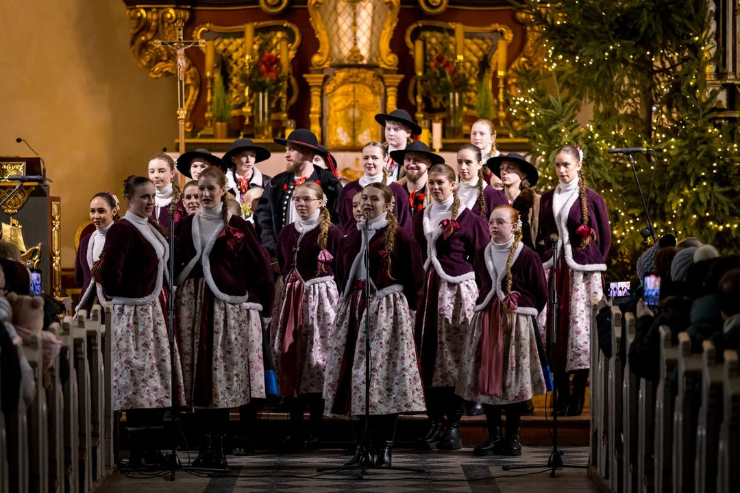 Góralskie kolędy porwały serca mieszkańców [ZDJĘCIA] - Zdjęcie główne