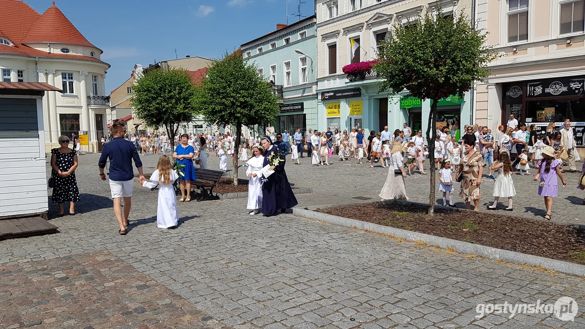 Gostyń - Boże Ciało 2023 - procesja ulicami miasta