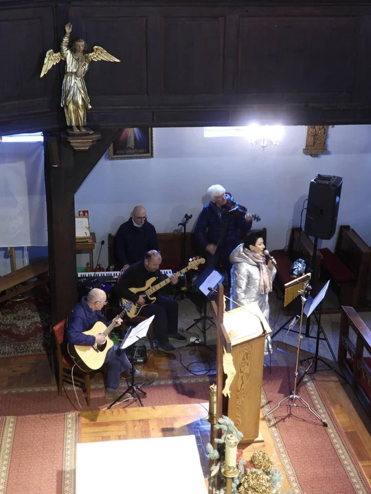 Orszak Trzech Króli i koncert kolęd w kościele w Piaskach Wlkp.