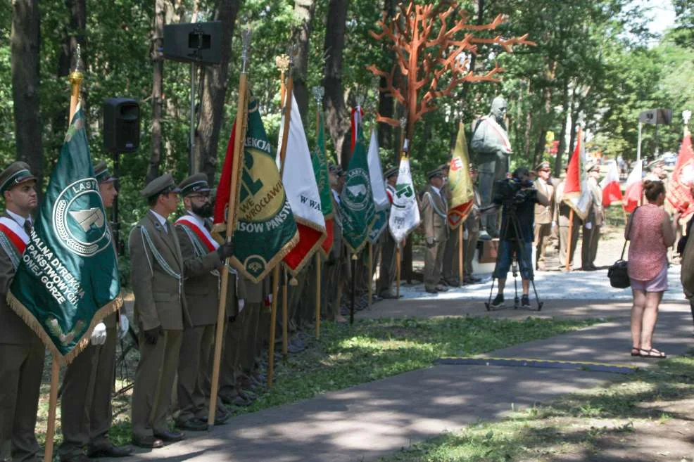 Chcą usunięcia pomnika prof. Jana Szyszko z Jarocina