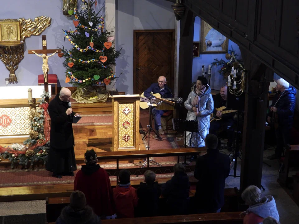 Orszak Trzech Króli i koncert kolęd w kościele w Piaskach Wlkp.