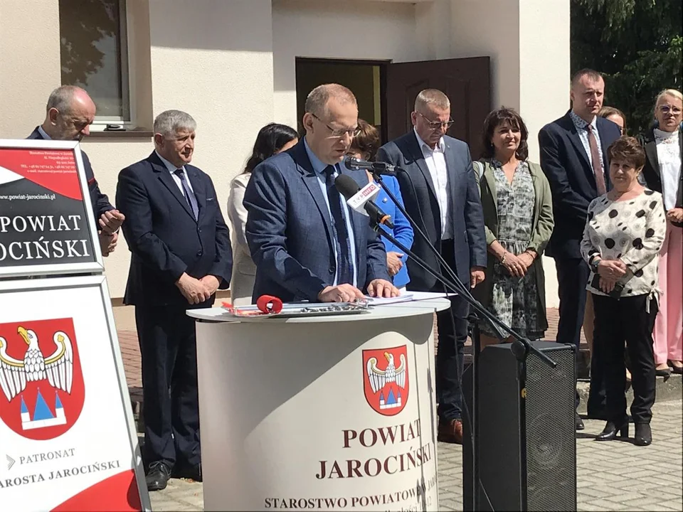 Otwarcie drogi Zalesie-Osiek. Na miejscu pojawili się minister Marlena Maląg i poseł Jan Mosiński